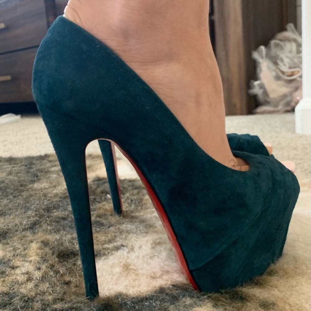 Christian Louboutin Pump Size 35.5